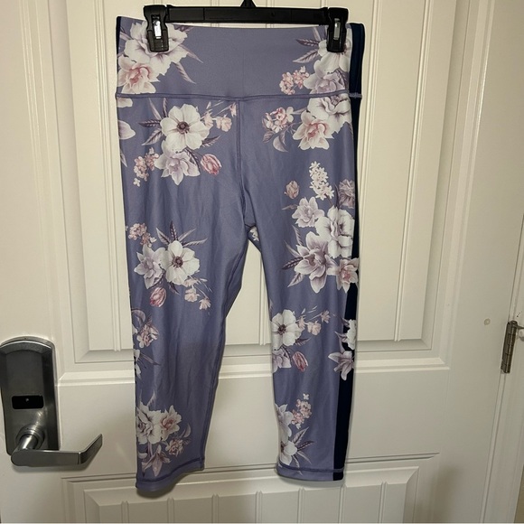Peloton WITH Lavender Wild Flower High Rise Capris Size Large - Picture 4 of 14